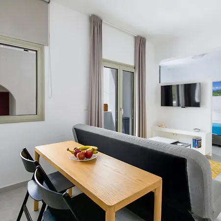 לינה וארוחת בוקר Porto Di 4*